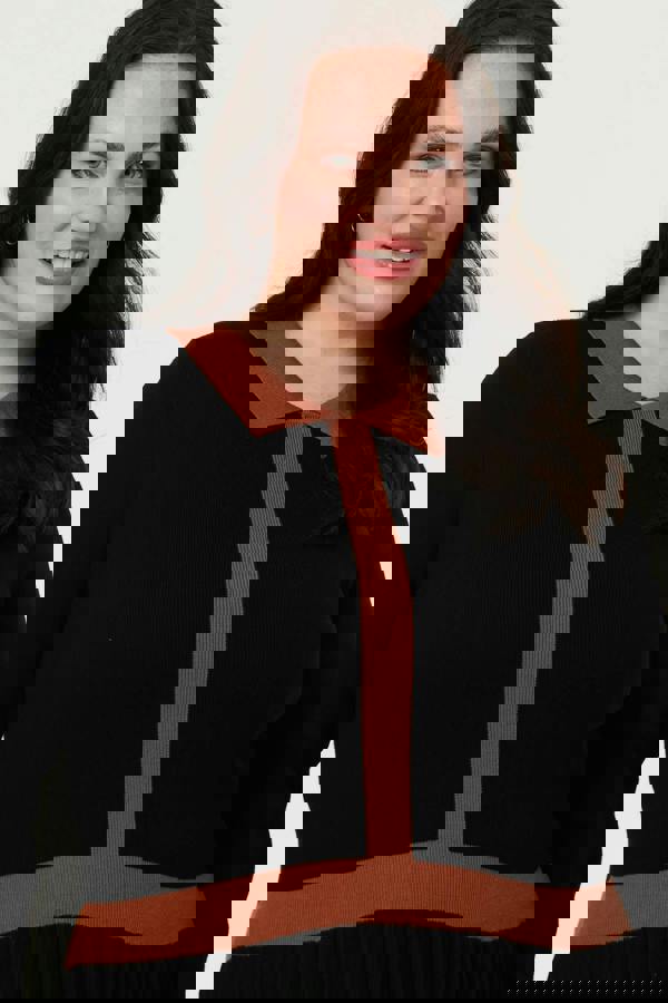 Black | Curve Border Print Pleated Knit Knee Length Dress