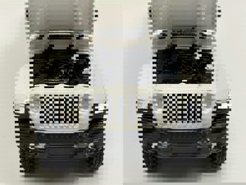 Tayumo Jeep Grand Cherokee White LHD Light and Sound 1:32 Scale Tayumo 32170011