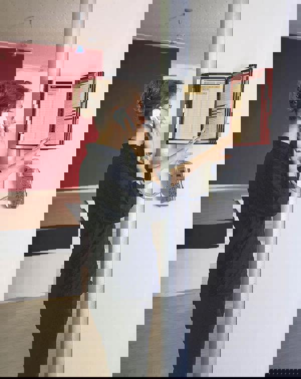 Durable SHERPA WALL 10 Display Panel Document Split Flap Index | A4 Colour Coded