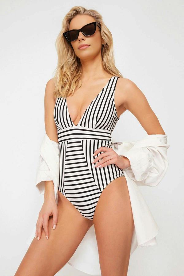 WOVCOR Slimming Effect V-Neck Padded Regular Swimsuit