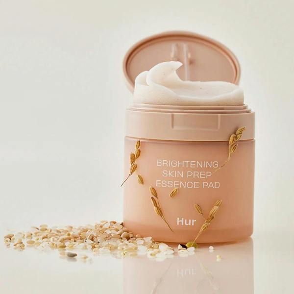 Large, fully-soaked embossed pads of House of Hur Brightening Essence – Dual-sided Korean skin prep for a radiant "Glass Skin" finish at Atelier De Glow UK.