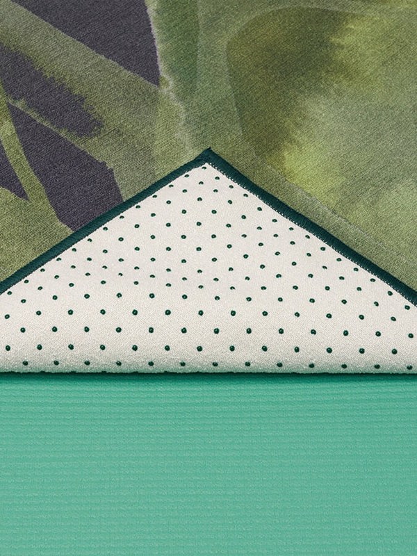 Manduka Yogitoes Mat Size rSKIDLESS Yoga Towels 71'' - Lily Pads