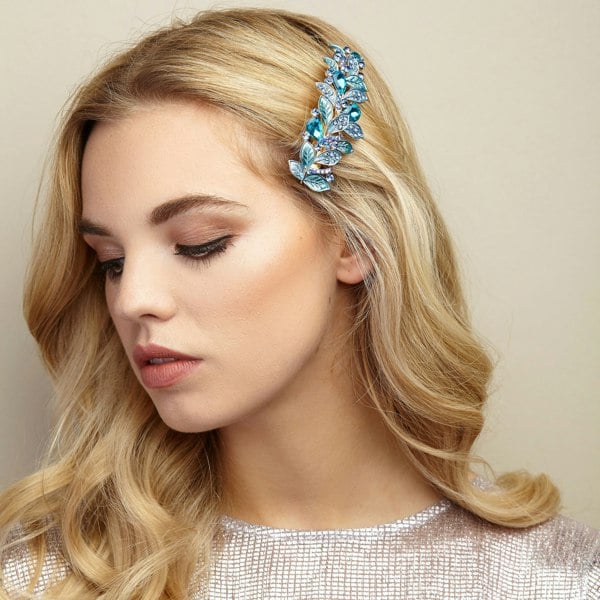 vintage hair clip leaf in blue with hair down