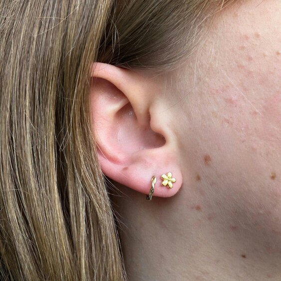 Reeves & Reeves Daisy Chain Stud Earrings