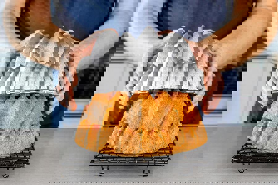 MasterClass Cast Aluminium Decorative Peak Cake Tin, 24cm