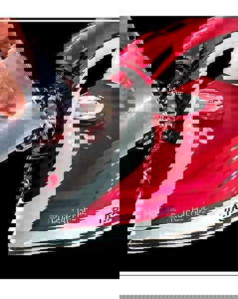 Russell Hobbs 2600W Ultra Steam Pro Iron