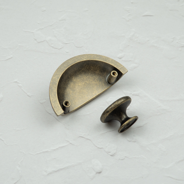 Handle & Home Antique Brass Cup Handle and Coordinating Knob