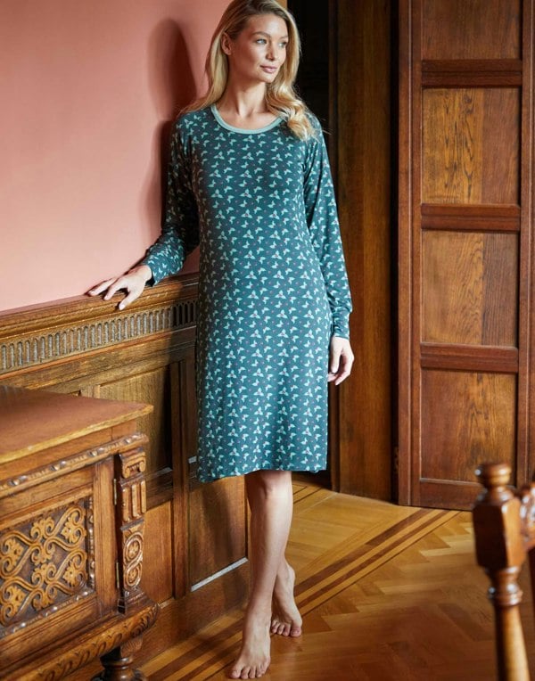 W_Bamboo_Nightdress_Jolly_Holly_1_1.mp4