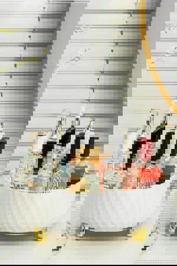 Living and Home 22CM Spinning Fruit Plate Skincare Cosmetic Organizer All-purpose Turntable-style Material Storage