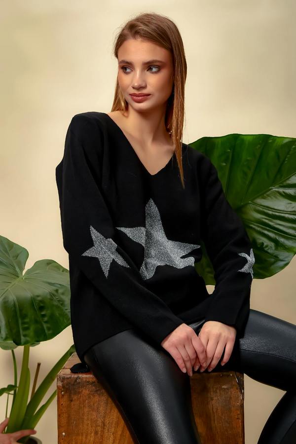 Hoxton Gal Oversized Long Sleeves Star Top with V Neck in Black
