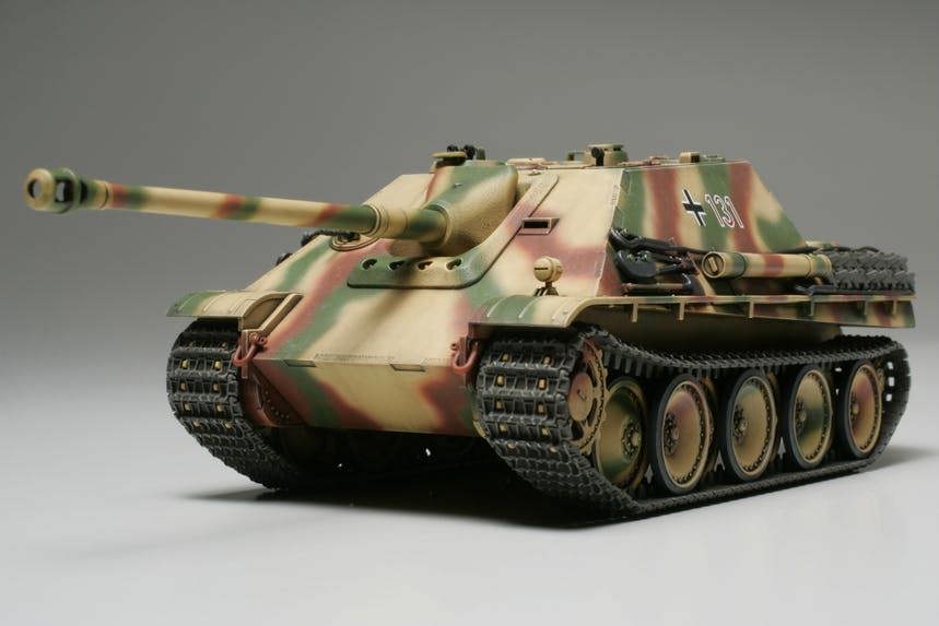 Tamiya German Tank Destroyer Jagdpanther Late Version (1:48 Scale)