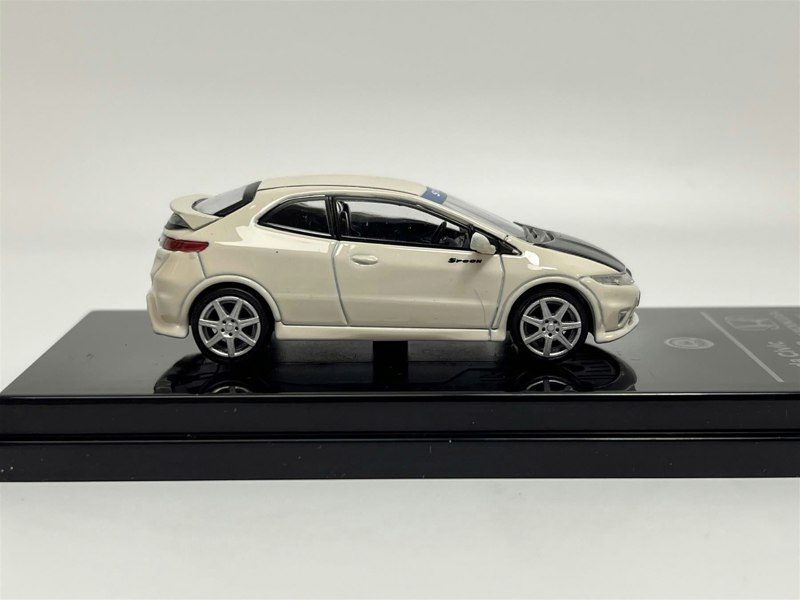 Paragon Honda Civic 2007 Type R FN2 White RHD 1:64 Paragon 65398