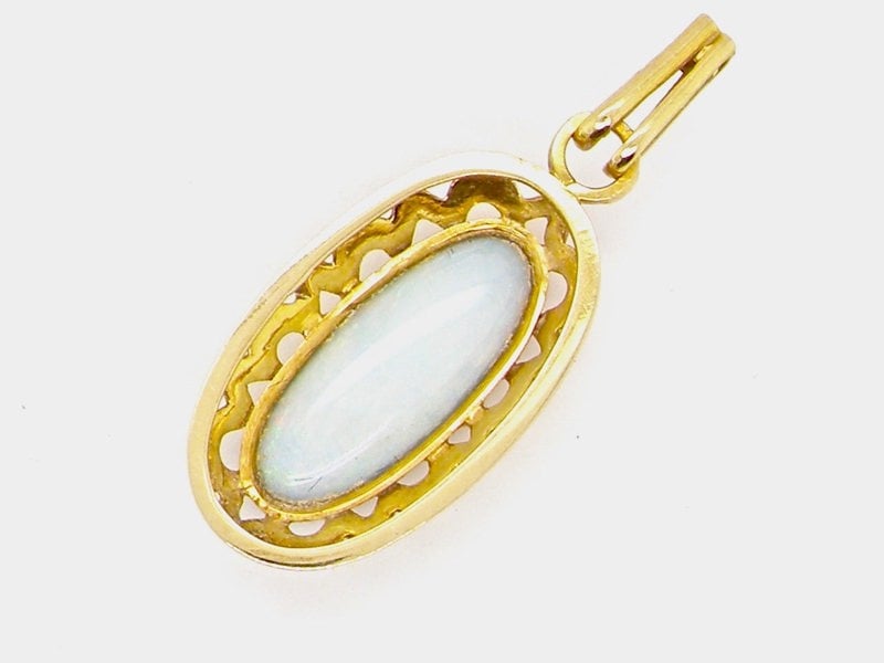 Vintage Tom An opal pendant