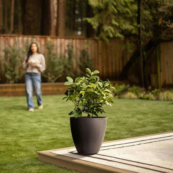 Nicoman Madison Black Smooth Recycled Rubber Plant Pot