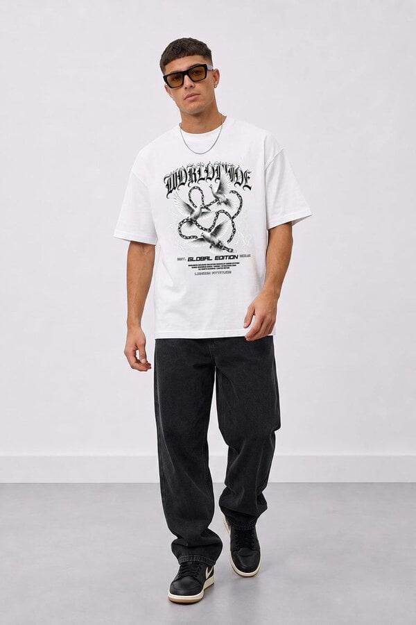 London Attitude Worldwide Global Edition Oversized Heavyweight Graphic T-Shirt in White