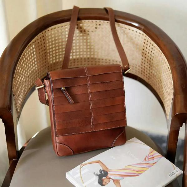 Leather Crossbody Handbag Ridgeback-4