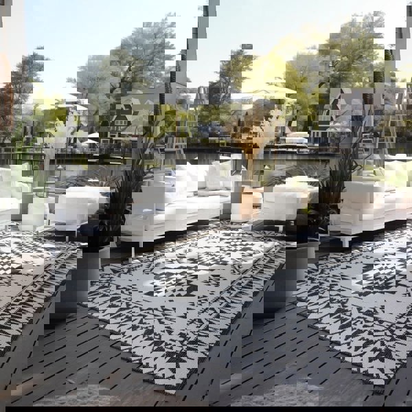 Dynamic Indoor & Outdoor Reversible Black Rug