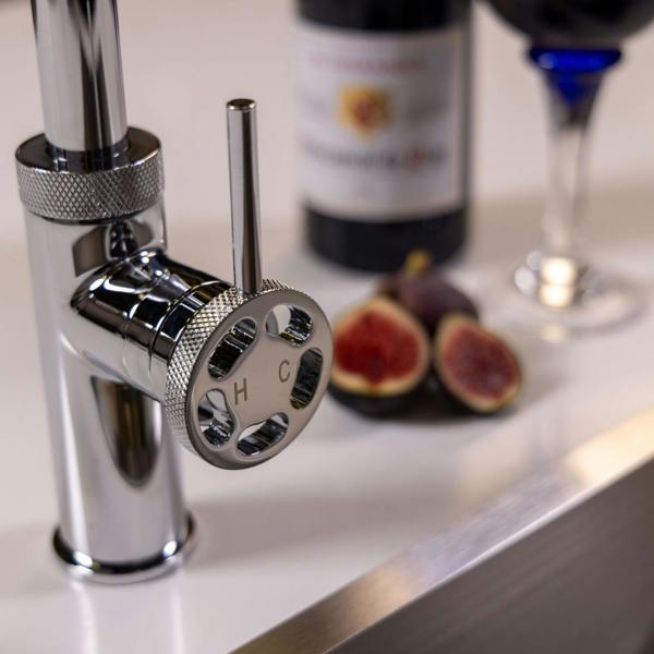 Flode Hjul  | Single Lever Industrial Style Kitchen Tap | Swan Neck Design | Chrome