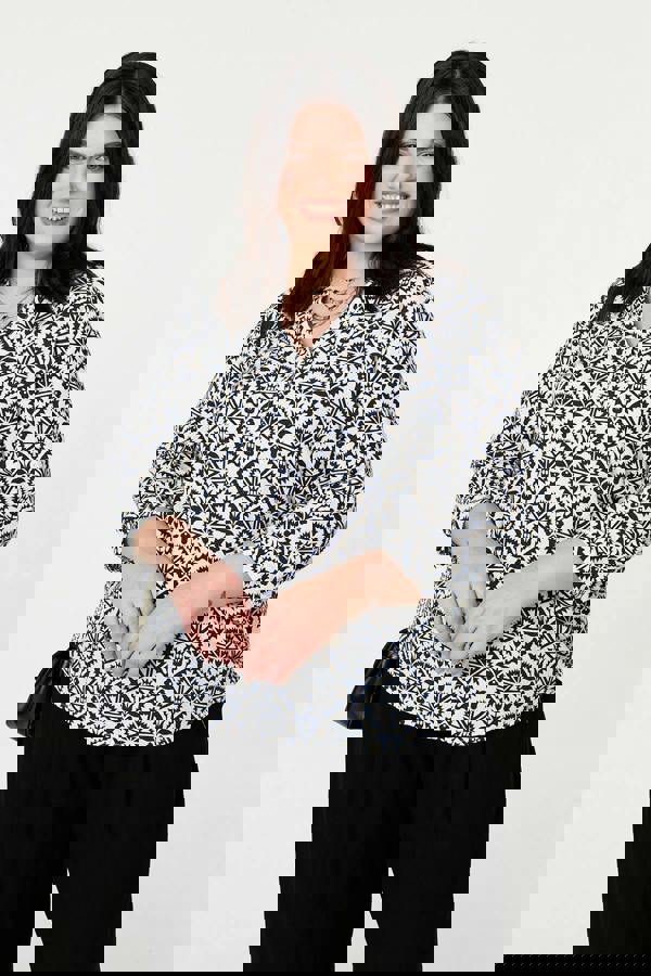 Navy | Curve Printed 3/4 Sleeve Relaxed Blouse