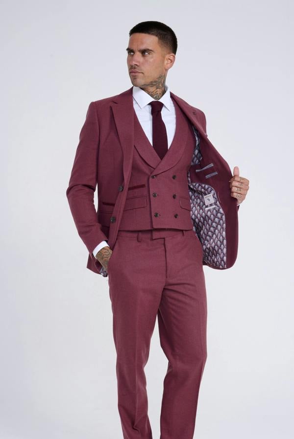 Experience the modern London style with a Harry Brown suit. Discover how to elevate your wardrobe and make a fashion statement with this sophisticated and timeless piece.