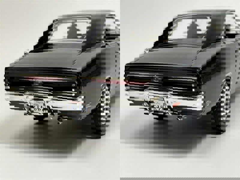 Greenlight 1970 Dodge Charger with Blown Engine Black 1:18 Greenlight Artisan Collection 19122