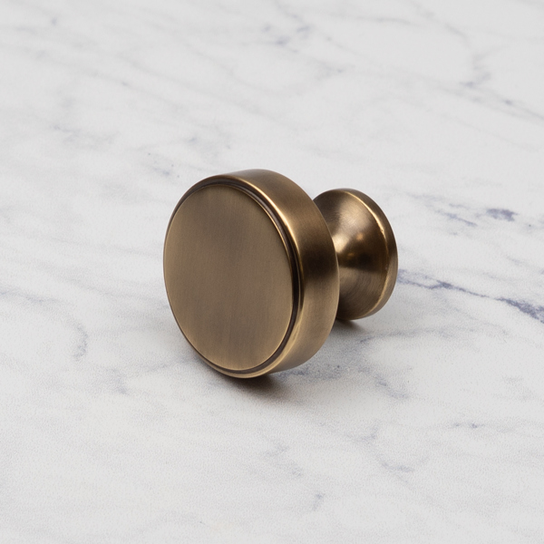 Handle & Home 38mm Antique Brass Knob