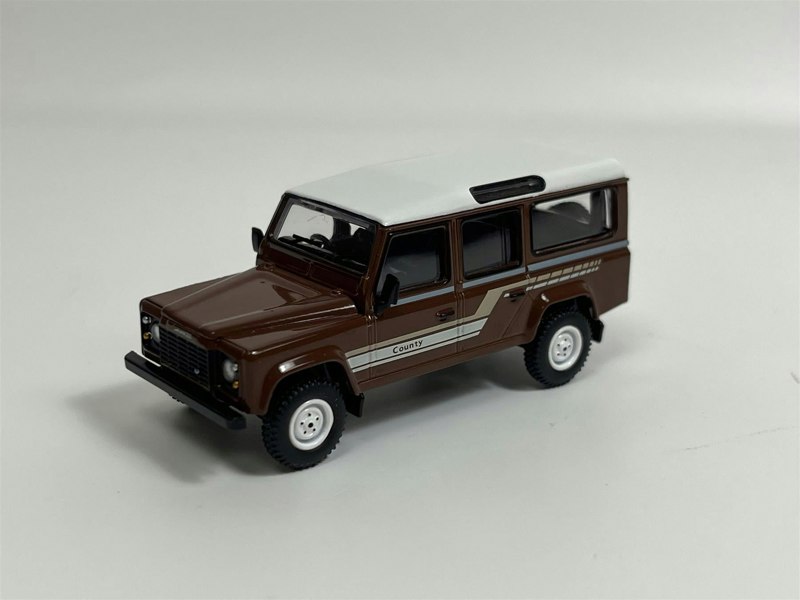 Mini GT Land Rover Defender 110 1985 County Station Wagon Russet Brown RHD 1:64 Mini GT MGT00734R