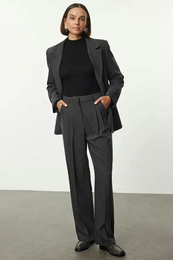 Hoxton Gal Straight-Cut Pleated Woven Trousers
