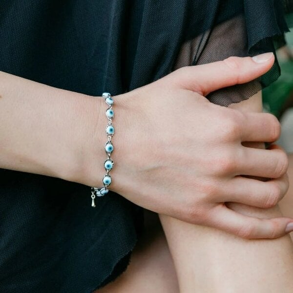 The Colourful Aura Gold Minimalist Adjustable Evil Eye Charm Beaded Protection Dainty Bracelet - Silver