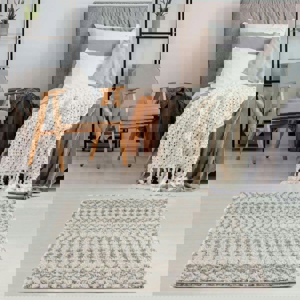 Shaggy Rug Ivory-Grey colours non-shedding, pet-friendly.