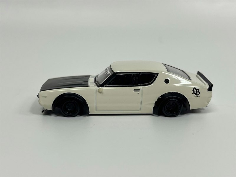 Mini GT Nissan Skyline Kenmeri Liberty Walk White 1:64 Mini GT MGT00702R