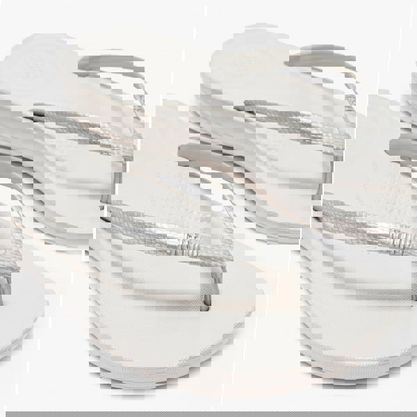 FitFlop IQUSHION Womens Ergonomic Toe Post Flip Flops Silver