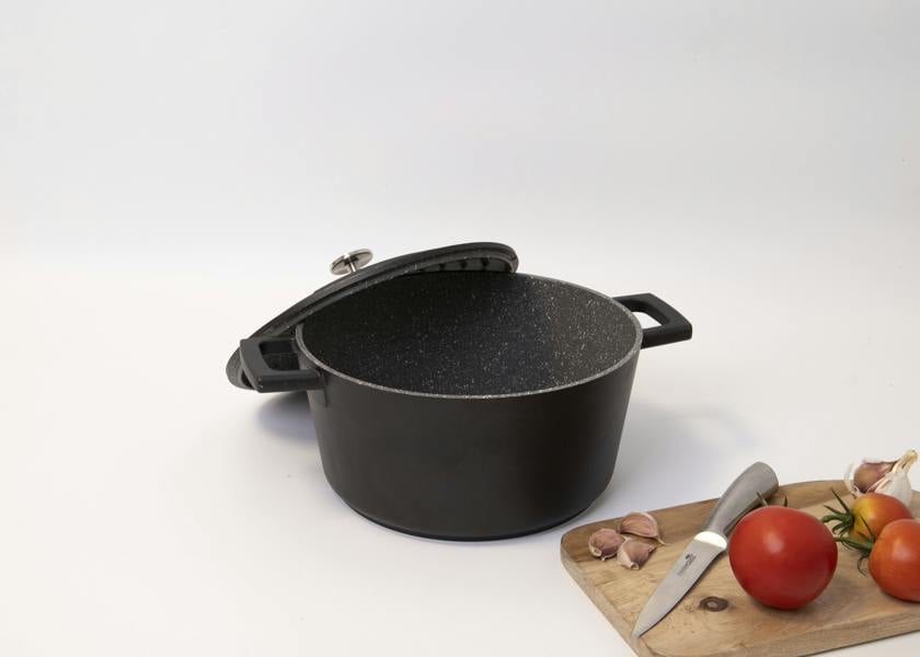 MasterClass 4L Large Cast Aluminium Casserole Dish with Lid, Black, 24cm