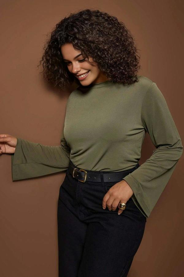 WOVCOR Relaxed Fit Spanish Sleeve Stretch Knit Blouse