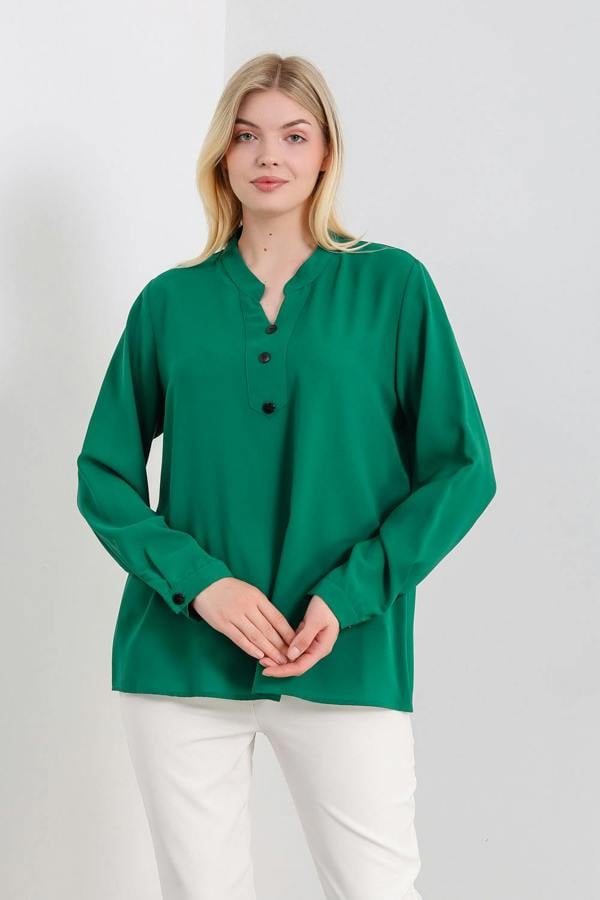 Hoxton Gal Oversized Long Sleeves Top with Button Details in Green