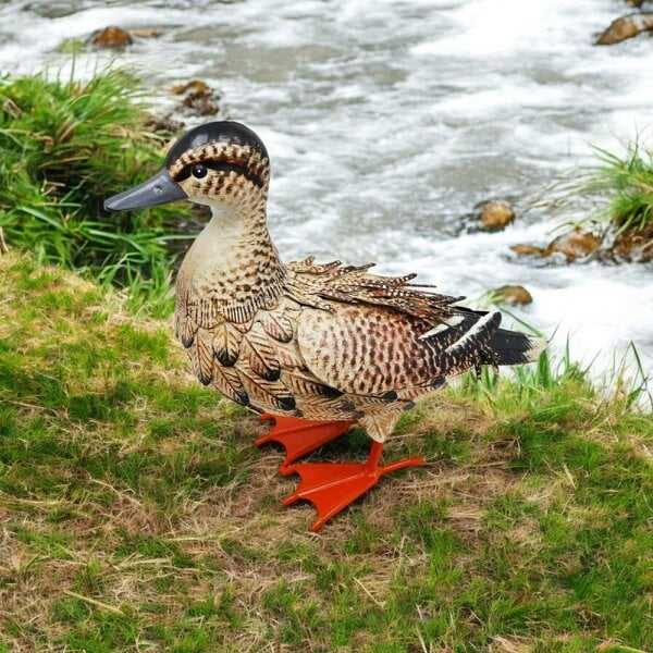 EDH Door Hardware Metal Farmyard Female Duck – Handcrafted Rustic Duck Garden Ornament – Weather-Resistant Metal Duck Statue