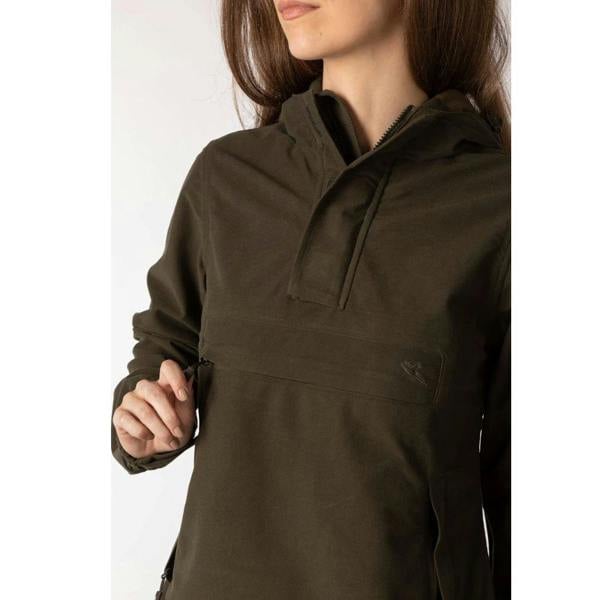 Close-up of the zipped chest pocket on the Olive Rydale Danby shooting smock