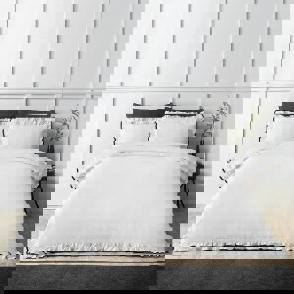 Catherine Lansfield So Soft Mono Frill Duvet Cover Set White / Black