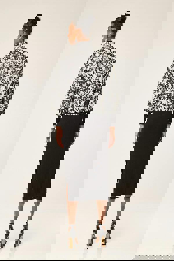 NoirBrushStrokeElegance, MonochromeInkPalette, EbonyCanvasChic, CharcoalBrushedEssence, BlackWhiteBrocadeCraft, GrayscaleStrokesStyle, SlateCanvasBrushedCharm, ShadowyPaletteGlam, InkedMonochromeBlazer, NoirCanvasHarmony,