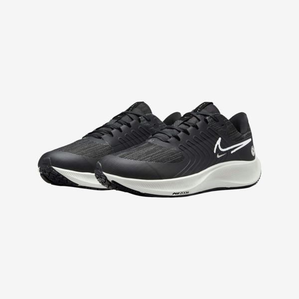 Nike Sneakers   in  Black