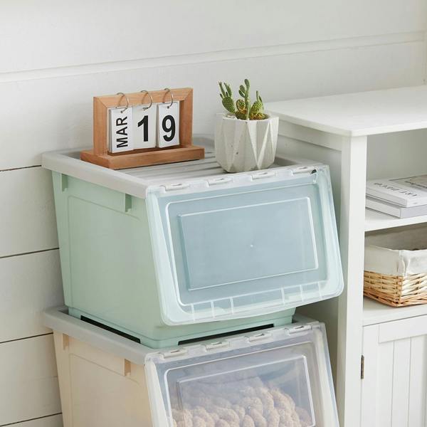 Living and Home Stackable Plastic Storage Box with Lid and Wheels
