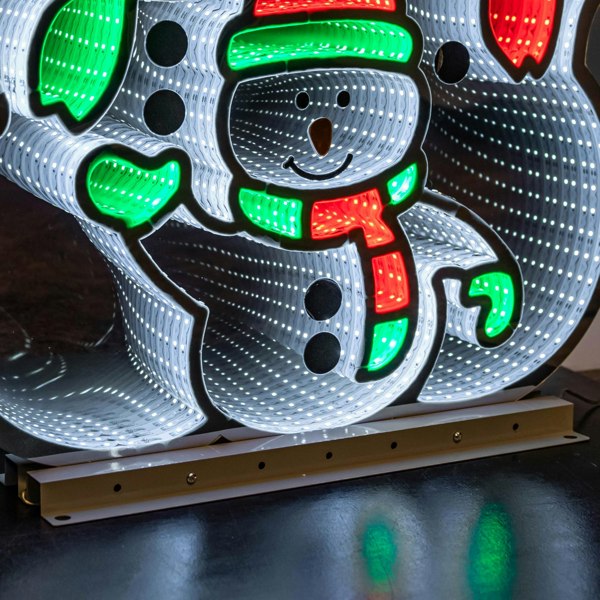 Samuel Alexander 65cm Infinity Standing Snowmen Family on Metal Base with White, Red & Green LEDs