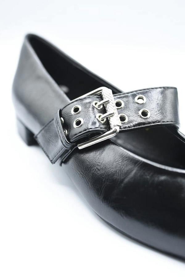 Brenda Low Heel Buckle Eyelet Strap Pointed Flat Shoes - Black