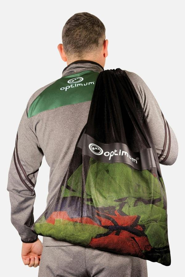 Black mesh Optimum bib bag carried over the shoulder, filled with green and red bibs, white logo - Optimum
