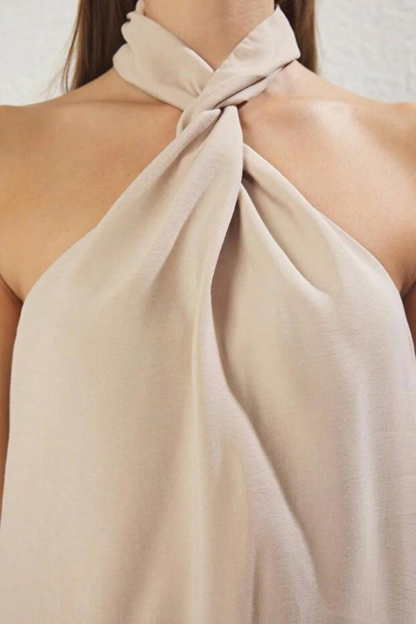 WOVCOR Halter Neck Knotted Woven Blouse
