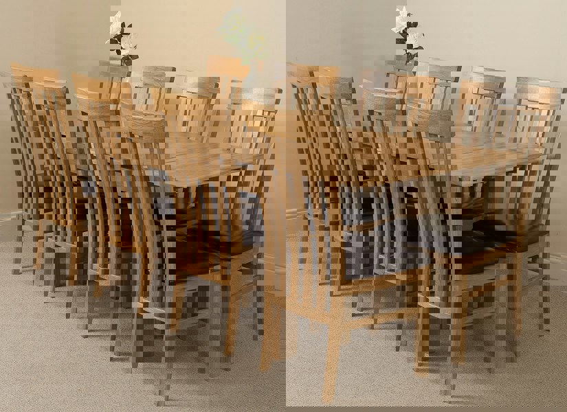 That's Furniture Richmond Medium Oak Extendable Dining Table with Harvard Oak Chairs