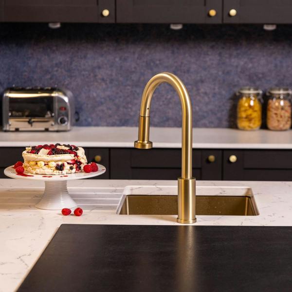 Flode Runda | Kitchen Sink Mixer with Pull out Spray | Brushed Brass | Round Head