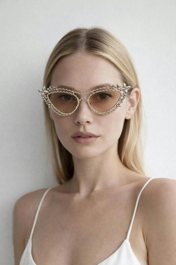 Diamante Cat Eye Sunglasses In Champagne - svnx