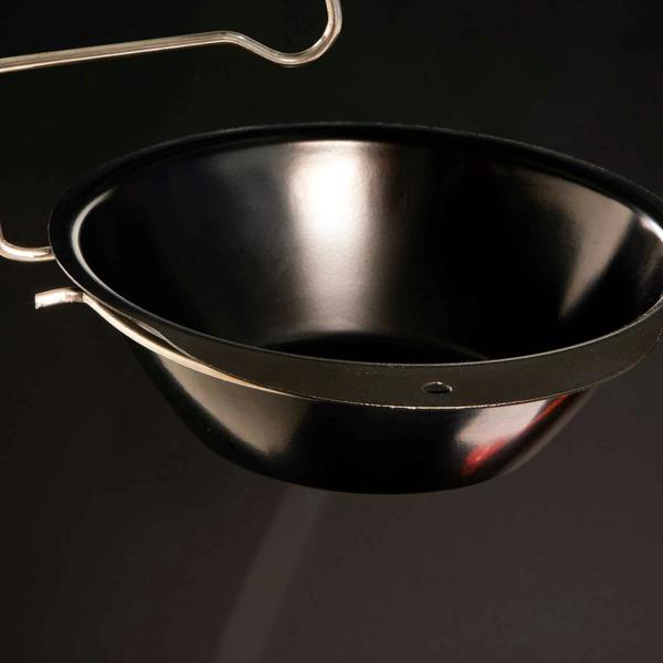 Dellonda DG14 Barbecues Action shot - driptray