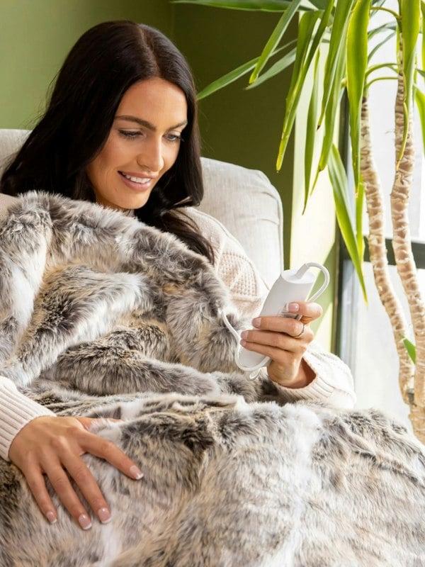 Dreamland Hygge Days Faux Fur Heated Throw Blanket - Husky Print - 160x120cm